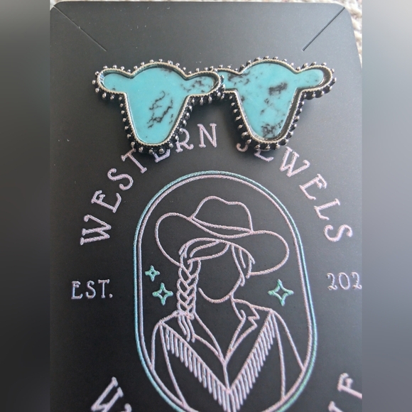 Western Jewels- StudsTurquoise Earrings - Picture 2 of 6